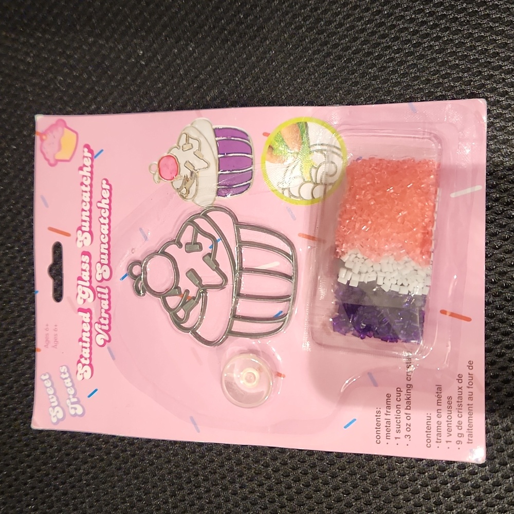 NWT Vtg. Sweet Treats Cupcake Stained glass Suncatcher Vitrail Suncatcher